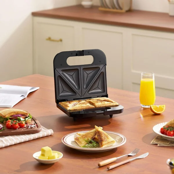 Blaupunkt 2-Slice Sandwich Maker, 750W, Fixed Plates, KSM565 - Image 7