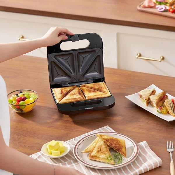 Blaupunkt 2-Slice Sandwich Maker, 750W, Fixed Plates, KSM565 - Image 6